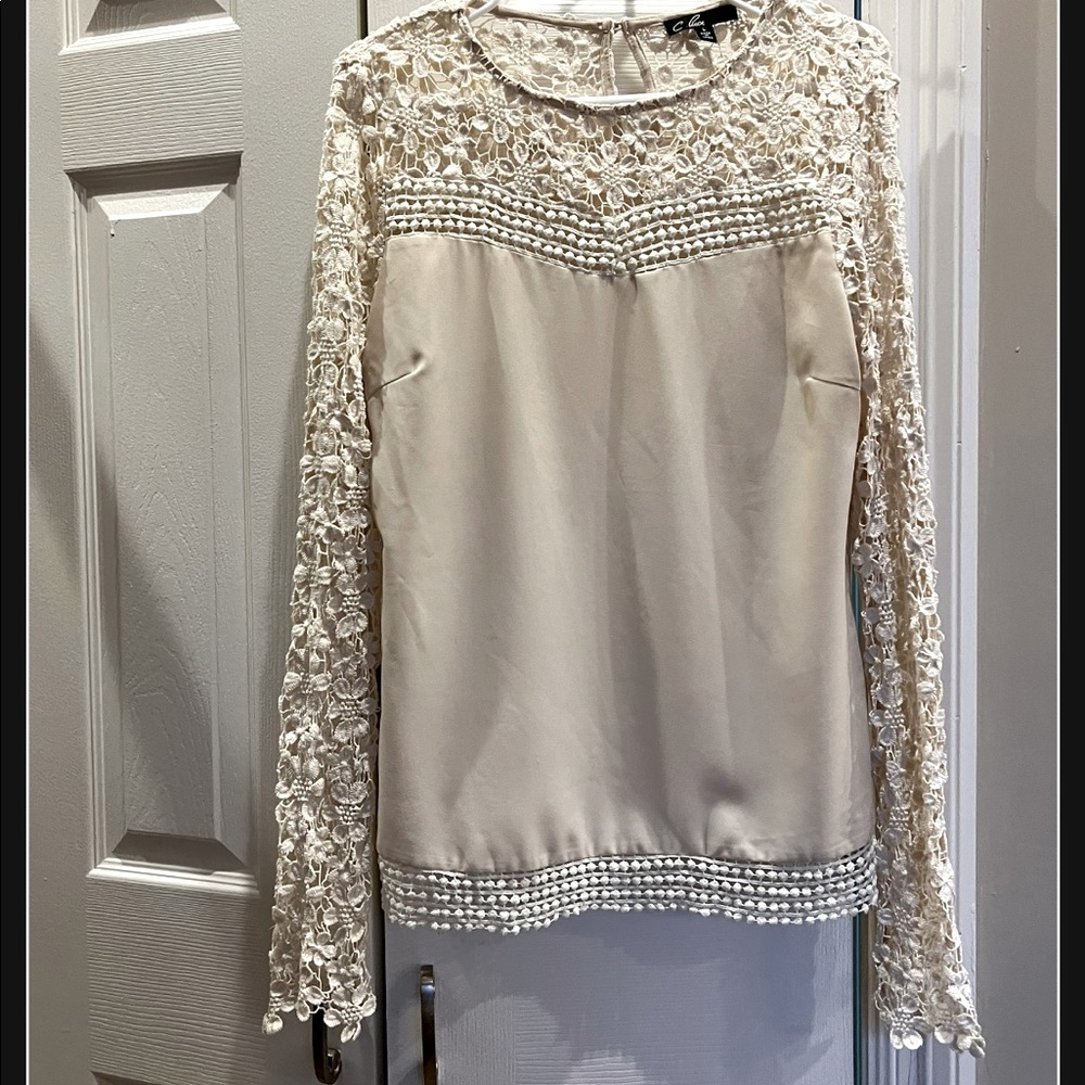 C. Luce women’s large long sleeve top.